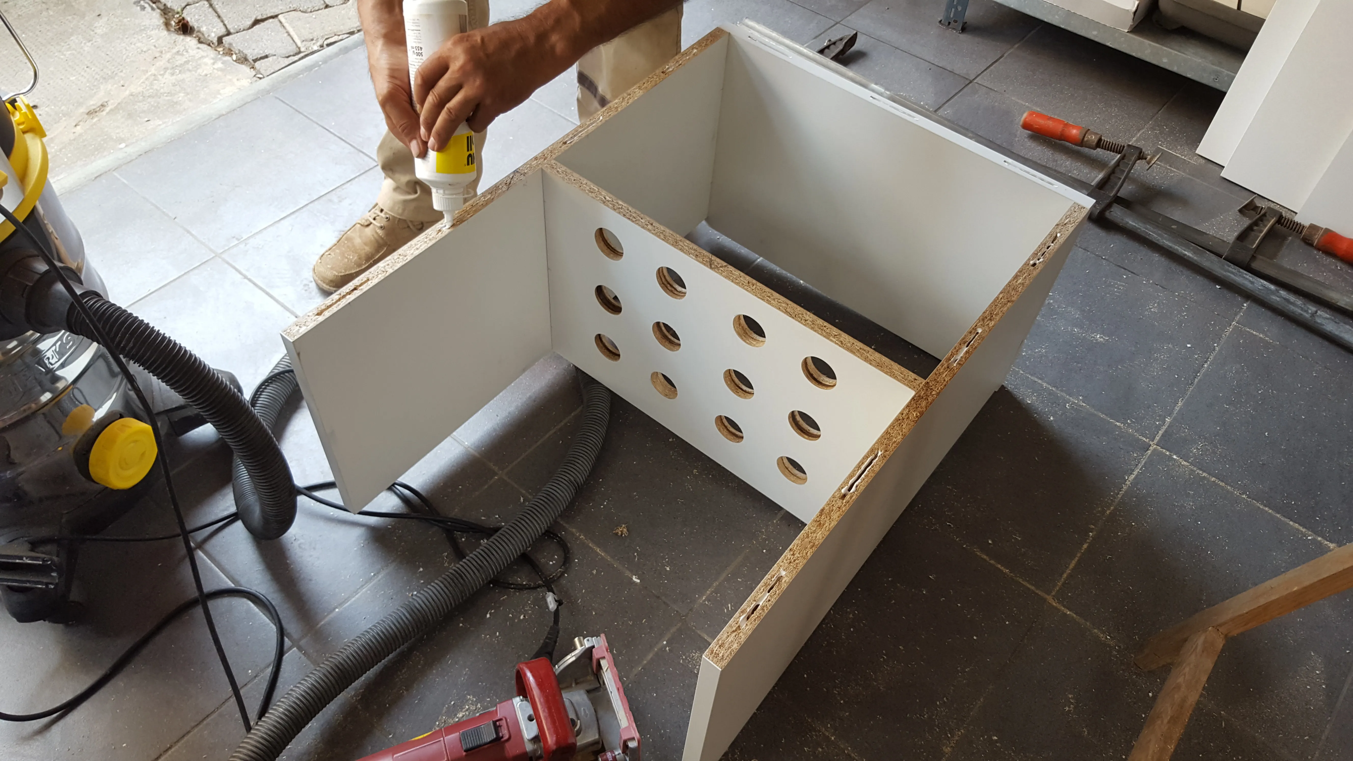 Description of image 2